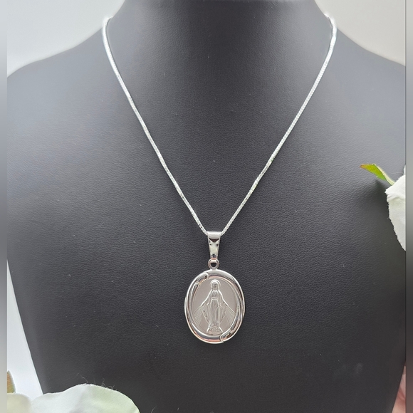 ❤️ VIRGEN MARY NECKLACE - Picture 2 of 7